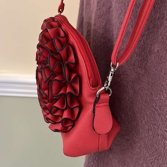 ROSE PETAL Red Faux Leather Round Crossbody Bag NWOT - Picture 3 of 14